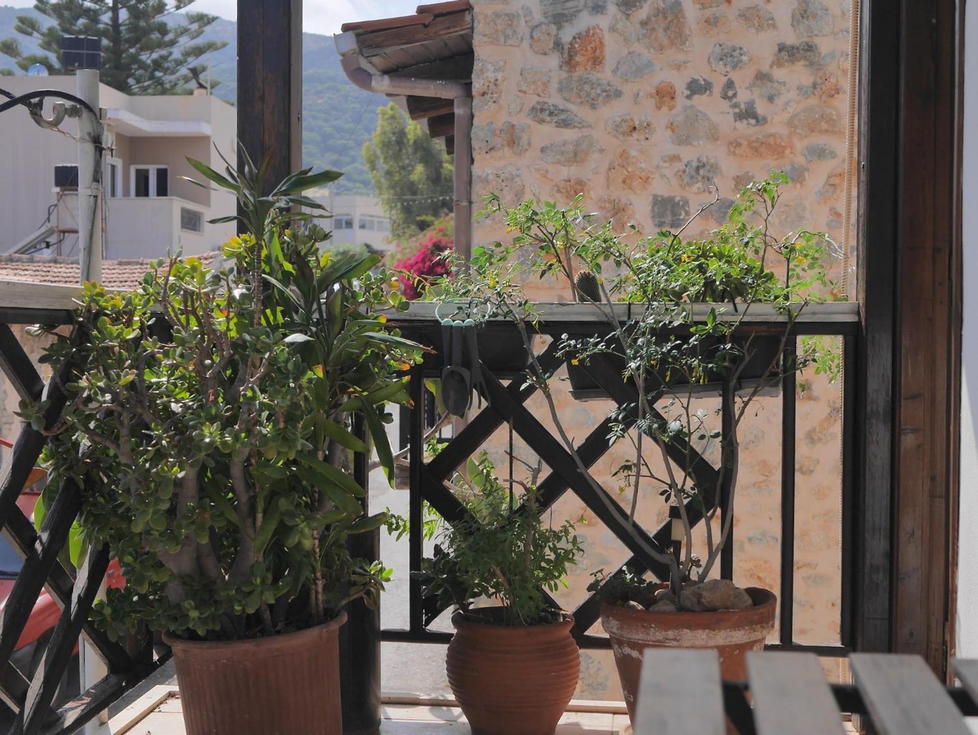 Modern - Crete *